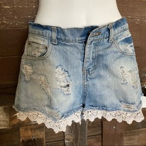 En Crème, high waisted, distressed shorts.